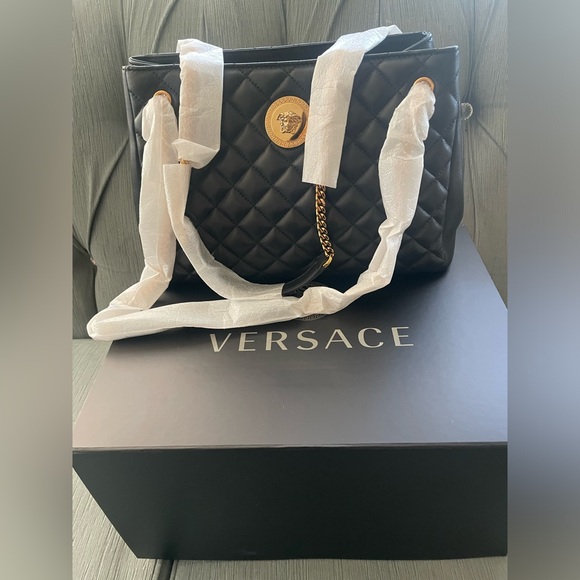 Authentic VERSACE BLACK QUILTED NAPPA LEATHER MEDUSA WOMEN'S HANDBAG - Picture 7 of 10